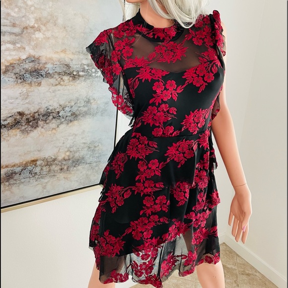 NWT ROMEO & JULIET COUTURE $175 Tiered Black and Red Lace DRESS Small - Picture 7 of 15